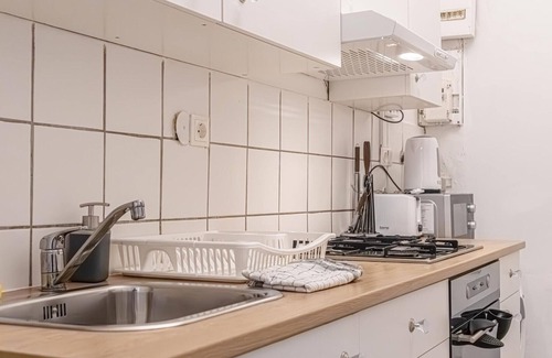 Rudolfsheim-Funfhaus Apartment | Cozy 2BR Apartment in Prime Location for Budget Travelers