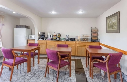 Austin Ave. Resort | Affordable Stay at Knights Inn Franklin Ave Waco with Free Parking