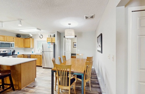 Big Horn Condo | Cozy Condo Steps from Bear Back Poma Lift - Guest Rated 8.8