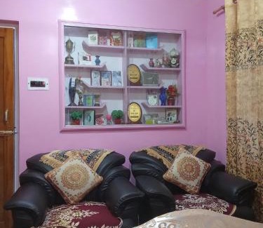 Rajbagh House | Budget-Friendly House Rajbagh: Breakfast & Family Welcome