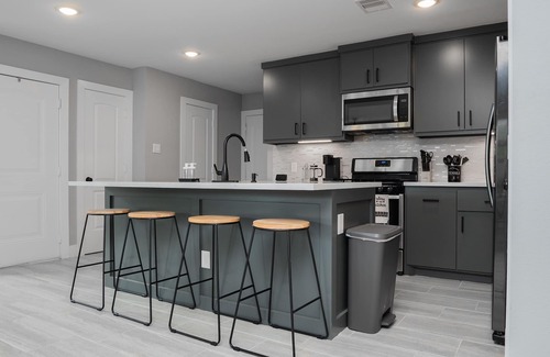 Houston House | Budget-Friendly Haven Near Downtown with Family Amenities