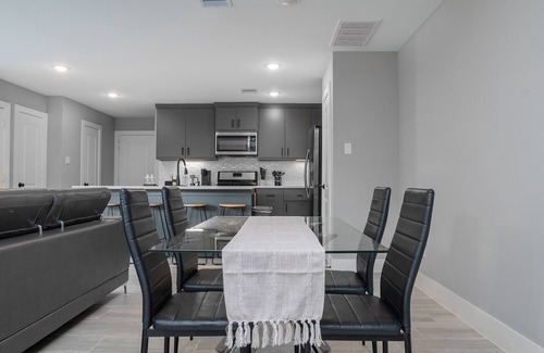 Houston House | Budget-Friendly Haven Near Downtown with Family Amenities