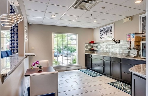 Lexington Hotel | Budget-Friendly Getaway: Free Breakfast & Pool Access