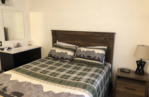 Deadwood Hotel | Cozy Room 111 - Affordable Stay with Pet-Friendly Perks