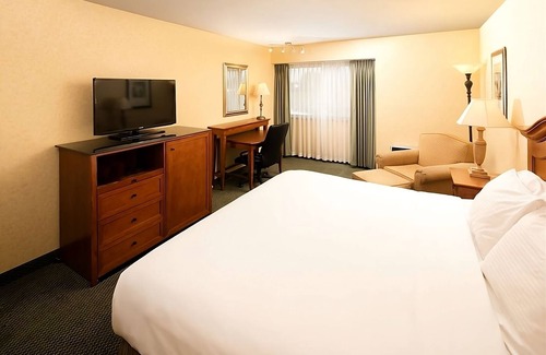 Wenatchee Resort | Affordable Hotel in Washington: Pool, Free Parking & Pets Welcome