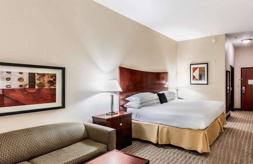 Mineral Wells Hotel | Budget-Friendly Units Near Attractions! Free Breakfast, Wifi, Parking, and Pool