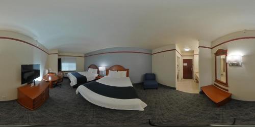 Cameron Hotel | Pet-Friendly Budget Host Inn with Oceanfront Views