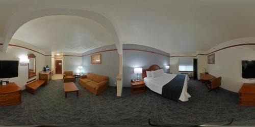 Cameron Hotel | Pet-Friendly Budget Host Inn with Oceanfront Views