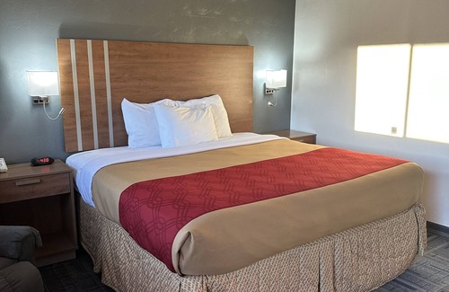 Tad Hotel | Budget-Friendly Stay at Budget Host Inn Charleston