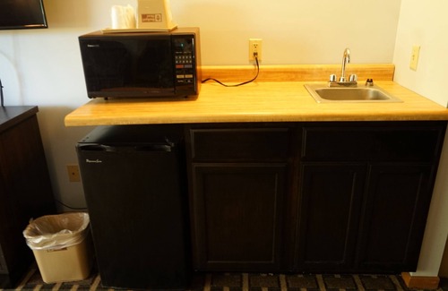 Fridley Hotel | Affordable Family Stay at Budget Host Inn Fridley
