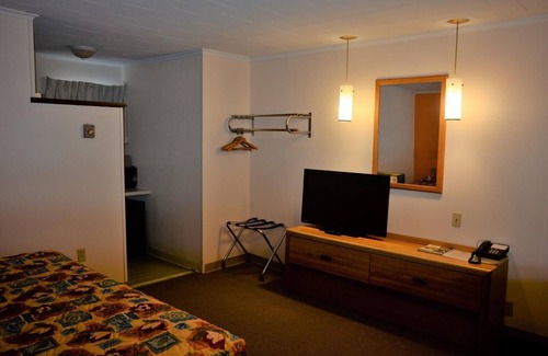 Iron Mountain Hotel | Visit Budget Host Inn Iron Mountain: Top-Rated Family Stay