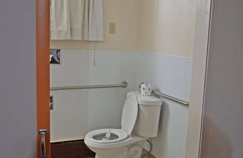 Iron Mountain Hotel | Visit Budget Host Inn Iron Mountain: Top-Rated Family Stay