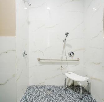Sugar Land Hotel | Pet-Friendly Comfort at Budget Host Inn & Suites