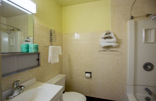 Gilman Hotel | Budget Host Inn: Family-Friendly Stay with Breakfast Included