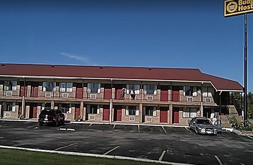Winchester Hotel | Budget-Friendly Stay at Budget Host Inn for Families