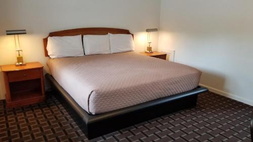 Breezewood Hotel | Affordable Stay at Budget Inn Breezewood with Breakfast