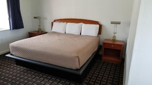 Breezewood Hotel | Affordable Stay at Budget Inn Breezewood with Breakfast