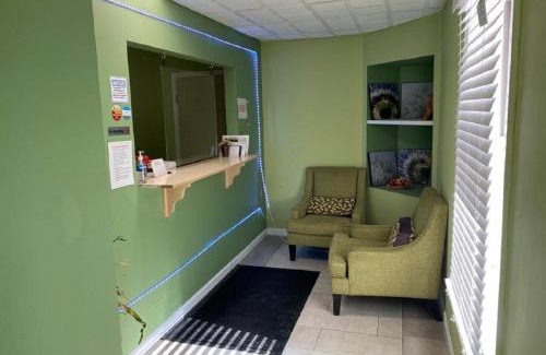 South Hill Hotel | Budget-Friendly Stay at Budget Inn Express with Breakfast