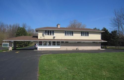 Fairport Hotel | Budget-Friendly Stay at Budget Inn Fairport with Family Perks
