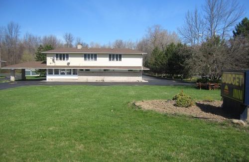 Fairport Hotel | Budget-Friendly Stay at Budget Inn Fairport with Family Perks