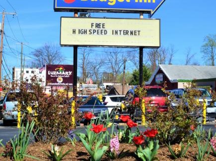 Falls Church Hotel | Budget-Friendly Stay at Budget Inn Falls Church with Breakfast