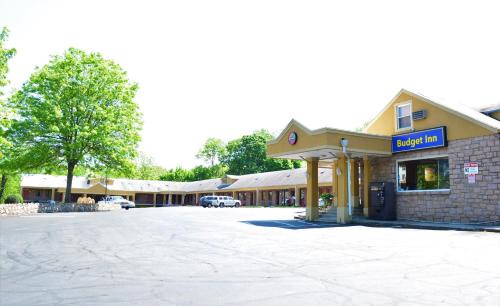 Falls Church Hotel | Budget-Friendly Stay at Budget Inn Falls Church with Breakfast