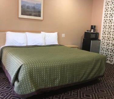 Laytonville Hotel | Budget-Friendly Stay at Budget Inn - Laytonville