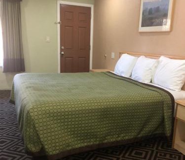 Laytonville Hotel | Budget-Friendly Stay at Budget Inn - Laytonville