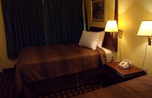 Malvern Hotel | Budget-Friendly Stay at Budget Inn Malvern with Spa & Breakfast