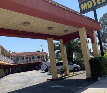 San Gabriel Hotel | Convenient Budget Inn Motel with Kitchen & Family Amenities