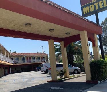 San Gabriel Hotel | Convenient Budget Inn Motel with Kitchen & Family Amenities