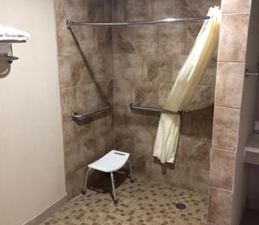 New Albany Hotel | Pet-Friendly Comfort at Budget Inn - New Albany