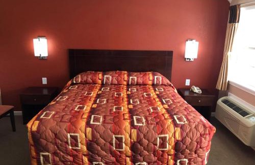 New Albany Hotel | Pet-Friendly Comfort at Budget Inn - New Albany