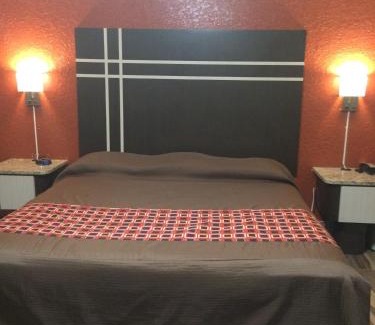 Florida South Atlantic Coast Hotel | Affordable Stay at Budget Inn of Avon Park for Families