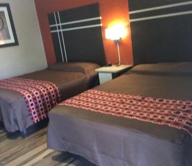 Florida South Atlantic Coast Hotel | Affordable Stay at Budget Inn of Avon Park for Families