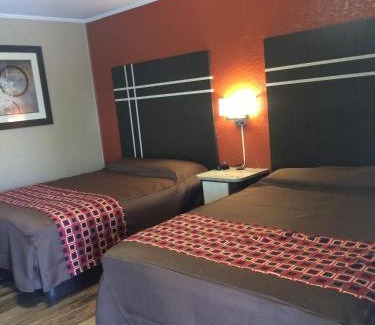 Florida South Atlantic Coast Hotel | Affordable Stay at Budget Inn of Avon Park for Families