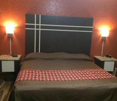 Florida South Atlantic Coast Hotel | Affordable Stay at Budget Inn of Avon Park for Families