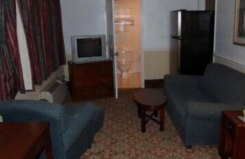 Claypool Hill Hotel | Affordable Hotel with Restaurant and Family-Friendly Amenities