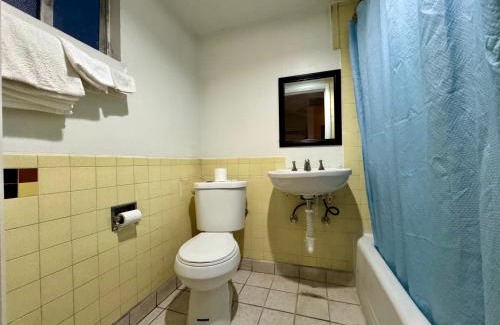 Ontario Hotel | Budget-Friendly Stay at Budget Inn Ontario with Breakfast