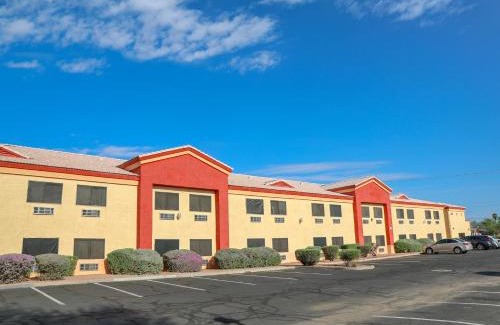 Maryvale Hotel | Budget-Friendly Stays at Budget Inn Phoenix with Family Amenities