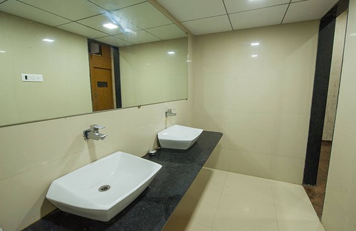 Dahej Hotel | Budget-Friendly Stay at Tiger Plaza with Family Amenities