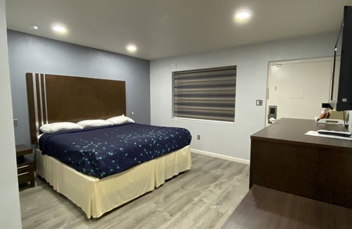 Artesia Hotel | Budget Inn: Family-Friendly Stay with Delicious Breakfast
