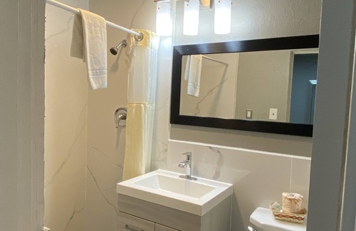 Artesia Hotel | Budget Inn: Family-Friendly Stay with Delicious Breakfast