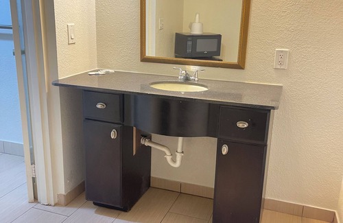 Pecos Hotel | Budget-Friendly Stay at Budget Inn with Family Amenities