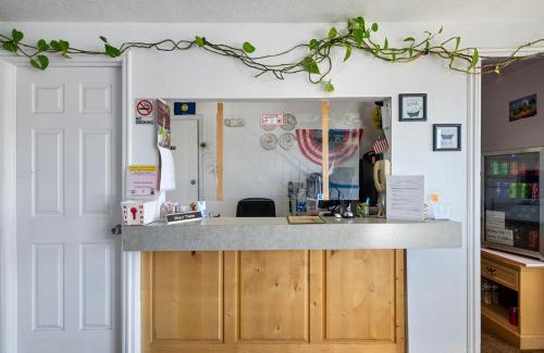 Delta Hotel | Budget-Friendly Motel: Pet and Child Friendly Stay