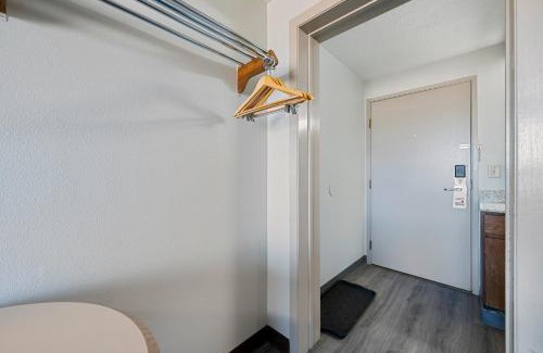 Delta Hotel | Budget-Friendly Motel: Pet and Child Friendly Stay
