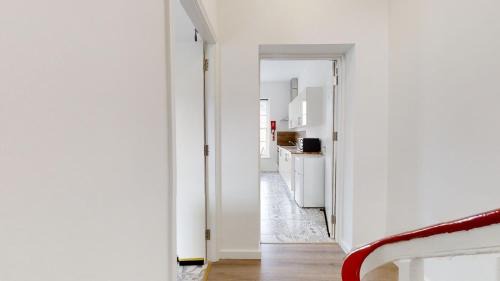 Rathmines Apartment | Affordable Studio Retreat in Rathmines with Family Amenities