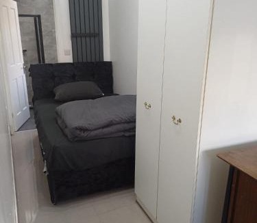 Holbrooks House | Comfortable Stay near CBS Arena with Kitchen & Parking