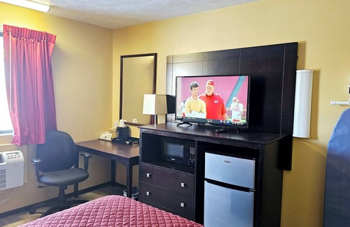 Fort Scott Hotel | Budgetel Inn and Suites: Family-Friendly with Great Amenities