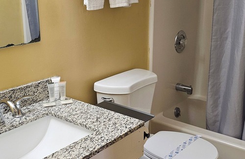 Fort Scott Hotel | Budgetel Inn and Suites: Family-Friendly with Great Amenities
